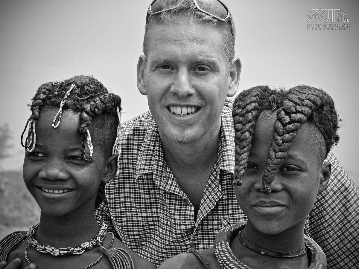 Omangete - Stefan met Himba meisjes  Stefan Cruysberghs